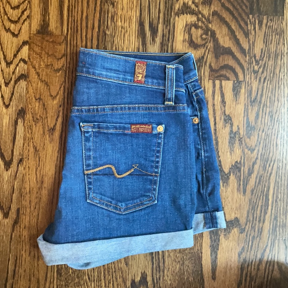 7 for All Mankind Roll Up Short - Picture 3 of 5